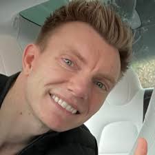 Derek Fulford's Instagram, Twitter & Facebook