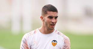 Haircut af fernando torres på euro 2012. Ferran Torres Speaks Out On Valencia Future Amid Liverpool Man Utd Links Ht Media