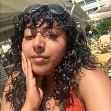 Are there any good tailors in the city with wheelchair accessible entrance?