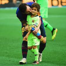Lionel messi 's son, thiago, brutally fired back at a fan who taunted his father outside of their barcelona home. Leo Messi On Twitter Leo Messi Messi Lionel Messi Family