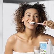 Amazon.com: Desert Essence Pasta de dientes con aceite de árbol de té,  menta de coco, 6.25 onzas, sabor refrescante, cuidado bucal completo,  bicarbonato de sodio, sal marina, aceite esencial puro, combate los :