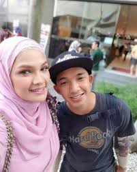 Dia juga sering kongsi foto dan video aktiviti harian bersama. Zarina Zainuddin Dedahkan Kenapa Tak Sanggup Pisahkan Azal Dan Azil Berita Steady