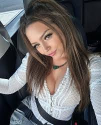 Nicole Innis's Instagram, Twitter & Facebook