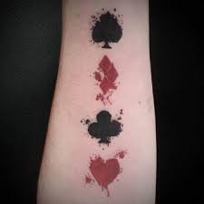 4 Estilos De Tatuajes De Naipes De Poker Tatuajes De Poker Tatuajes Cartas De Poker Tatuaje De Alquimia
