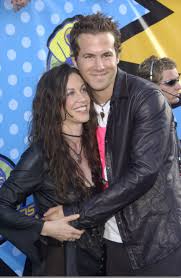 Alanis morissette's relationship with ryan reynolds left her feeling broken when they split up in 2007 and he moved on weeks later. Celebrities You Totally Forgot Dated Each Other Best Life