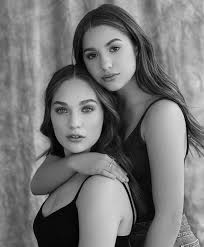Account Suspended Friend Poses Photography Sisters Photoshoot Sisters Photoshoot Poses