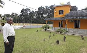 Silahkan simak selengkapnya cerita persetubuhan dengan ibu kandung berikut ini! Mat Kelubi Pejuang Pahang Yang Dipisahkan Kepala Dari Badan