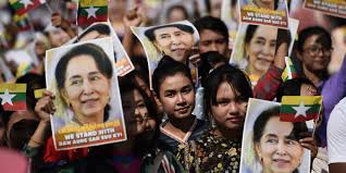 Le parti d'aung san suu kyi, prix nobel de la paix 1991, très critiquée à l'international pour sa gestion de la crise des musulmans rohingyas mais toujours adulée par une majorité de la population, a remporté une victoire écrasante en novembre. Ddzhodhxoh 83m