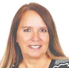 Angela Wasserman's Instagram, Twitter & Facebook