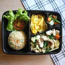 Menu diet extreme~ kalau gak kuat jangan dicoba~ menu 700 kalori dalam sehari. 3 Mau Makan Sehat Tapi Malas Masak Mau Diet Tapi Gak Stress Karena Porsi Kecil Mau Jaga Pola Makan Tanpa Ribet Cuss Follow Healthycatering Bali Diet Rendah Kalori Dengan Menu Beragam