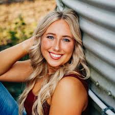 Just diving into this wedding and had to share a few of the stunning  bride's getting ready photos! 😍❤ More to come from Aaron & Stacy's big  day!!