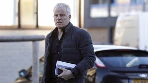 Peter rudolf de vries was a dutch investigative journalist and crime reporter. Dutch Crime Reporter Peter R De Vries Wounded In Shooting In Amsterdam Euronews