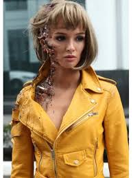 Yüksek bir beklentiyle başına oturulmadığı takdirde vakit geçirmek için izlenebilecek bir dizi var. Better Than Us Arisa Leather Jacket Hjacket