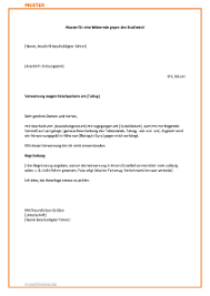 Autos, die beispielsweise auf gehwegen, in spielbereichen oder im bereich von kreuzungen parken, behindern und gefährden kinder. Gegen Strafzettel Einspruch Einlegen Verwarngeld 2021