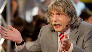 Dat huwelijk was een grote strijd. Johan Derksen Broer Van Cruijff Is Een Gevaarlijke Gek Nederlands Voetbal Gelderlander Nl