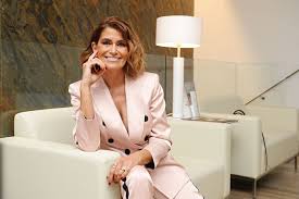 ▪máscara amarela produção 100% portuguesa faço peças por encomenda envio por correio 2,5€ ▪. Caras Aos 48 Anos Liliana Campos Sublinha A Menopausa Continua A Ser Um Tabu