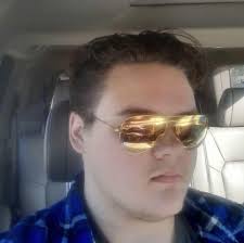 Beginner dm question. How do I get my players to actively role play and  interact with the setting? Currently, they're wanting me to hold their hand  through everything not involving combat. |