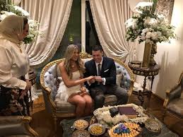 هاني شاكر علي الضحكاية mp3. Ø®Ø·ÙŠØ¨Ø© Ù†Ø¬Ù„ Ù‡Ø§Ù†ÙŠ Ø´Ø§ÙƒØ± ØªØ«ÙŠØ± Ø§Ù„Ø¬Ø¯Ù„ Ø¨ÙØ³ØªØ§Ù†Ù‡Ø§ Ø§Ù„Ø¹Ø§Ø±ÙŠ ØµÙˆØ±