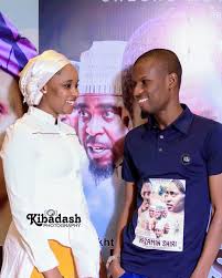 Sabon videon daake tayadawa na bilkisu shema tayi videon batsa full video. Kalli Zafaffan Hotunan Bilkisu Shema A Wajen Kallon Kazamin Shiri A Cinema Hausaloaded Com