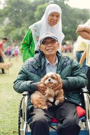 Acara i want to touch a dog yang telah diadakan di central park, one utama pada 19 september 2014 telah mendapat perhatian ramai. Photos Over 800 Curious And Eager Muslims Turn Up To Fight Their Fear Of Dogs