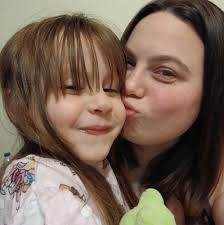 Lizzie Riley (@dizzylizzie86) • Facebook