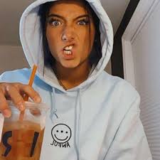 When Does Charli D Amelio Not Have Dunkin Coffee In Her Hand In 2020 Prettiest Celebrities Charlie Video Famous Girls