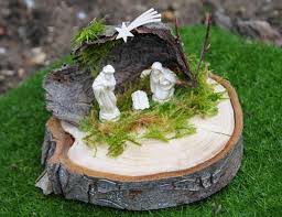 Ideal als hochzeitsgeschenk, für freunde und verwandte. Basteln Mit Baumscheiben Turchen Weihnachten Glucksbringer Krippe Basteln Weihnachten Basteln Grabdeko Weihnachten Krippe Weihnachten Holz Krippe Weihnachten