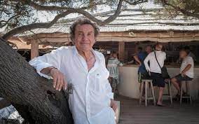 La plus rapide est en voiture, ce qui prendrait 2½ heures. Au Mythique Club 55 De Saint Tropez Le Client N Est Pas Le Roi C Est Un Ami Le Parisien