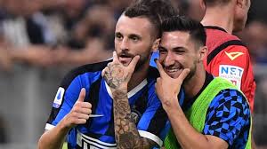 Notizie su nicolo barella a napoli. Inter Scherzi In Piscina Tra Brozovic E Barella E Politano Commenta Bella Coppia