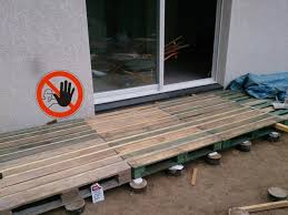 Terrasse Bois Palette2 Terrasse Bois Piscine Palette Construire Terrasse Bois