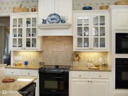 مطابخ ابيض وخشبي