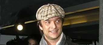 David Hallyday : loin de sa famille, il multiplie les attentions à l'égard  de ses proches