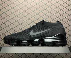 Nike continues to release several new versions of the vapormax, the new lightweight runner with a revolutionary sole that debuted april 27 is shaping up to be a good day for nike fans, as the brand is dropping two colors exclusive to nikelab. A Emporter Sur La Tete De Prosperer Air Vapormax Flyknit 2019 Longitude Absurdite Dans Le Sens Des Aiguilles Dune Montre