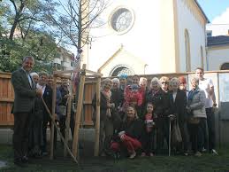 Das einkaufszentrum wird häufig auch als veranstaltungsort diverser events genutzt. Linde Fur Den Garten Der Neuen Mentlvilla Caritas Tirol