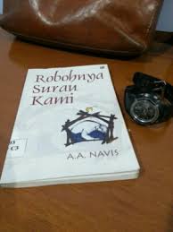 Terbit pertama kali di majalah kisah pada 1955, cerpen ini bisa dibilang karya paling fenomenal penerima sea write award 1992 tersebut. Cerpen Robohnya Surau Kami Oleh A A Navis Berbagi Tak Pernah Rugi
