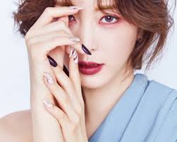 Han ye seul, yeni kısa saç modeliyle hayranlarını şaşırttı. K Photo Reel Han Ye Seul Shows Off Fiery Gaze In Allure Korea September 2019 Issue