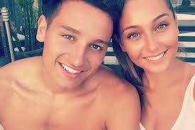 Wife's sexual fantasy before husband's eyes erotik film izle. Om Qui Sont Les Wags Des Joueurs Phoceens