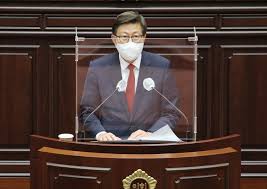 하지만, 코로나19 사태로 인해 고향 청도군이라도 묫자리조차 마음대로 안장되지 못할 것이다.37 이 단어에서 강도를 한층 더한 20028(이만이십팔)이라는 멸칭도 있다. Sq6dbkx Ib4pam