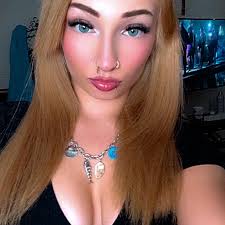 Lemmie, you're doing your big one, but we are all ready for Emma 🥵🥵 Yall  see how she hit that shoulder lean😮‍💨 Cc