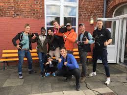 To cover or reach a wider or increasing area, or to make something do this: Wie War S Bei Spread It Out Unexpected