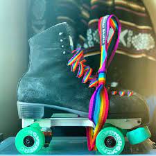 How to decorate roller skates. My Current Setup Hard To Decorate Black Skates But I Love Them Rollerskateaesthetic