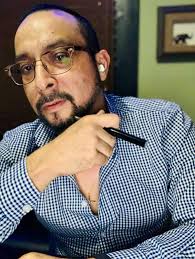 La persona que aprende a ser feliz sola, jamás mendiga amor, atención… y  mucho menos compañía. Porque ha descubierto que su paz no depende de nadie  más.