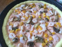 Pizzas Aux Crevettes Et Sauce Rose Gateau Et Cuisine Rachida En 2020 Pizza Crevette Sauce Rosee Crevettes