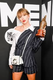 Swift has been purposely quiet about her relationship with alwyn. Taylor Swift And Joe Alwyn In Rare Pda At Nme Awards During Surprise Appearance Mirror Online