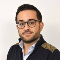 Laura Wallenburg's Instagram, Twitter & Facebook