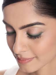 Buy M.A.C Jade Way Technakohl Eye-Liner Kajal