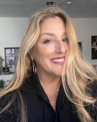 Beth Blazonis's Instagram, Twitter & Facebook