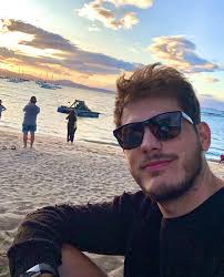 SINGLE LOOKING FOR LONG-TERM RELATIONSHIP SOMEONE TO LOVE FROM AMERICA