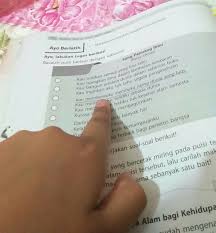 Jelaskan Makna Kata Kata Yang Bercetak Miring Pada Puisi Tersebut Brainly Co Id