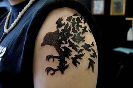 Karga Kol Dovmeleri Erkek Crow Arm Tattoos For Men Erkek Dovmeleri Karizmatik Dovmeler Omuz Dovmesi